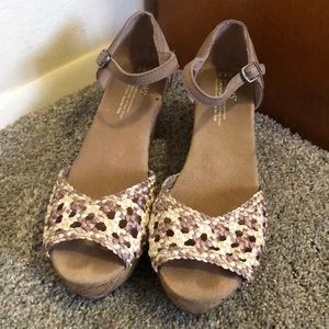 Tom’s women’s wedge sandals/heels